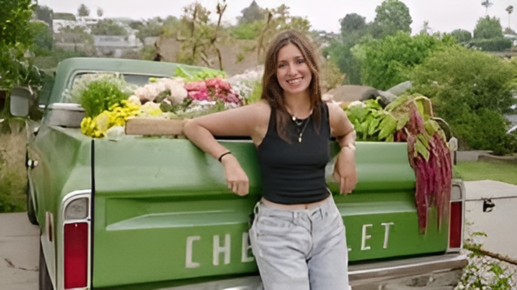29-Year-Old American Woman Ditches Corporate Job for Flower Truck Business, Now Earns ₹13 Lakh Monthly
