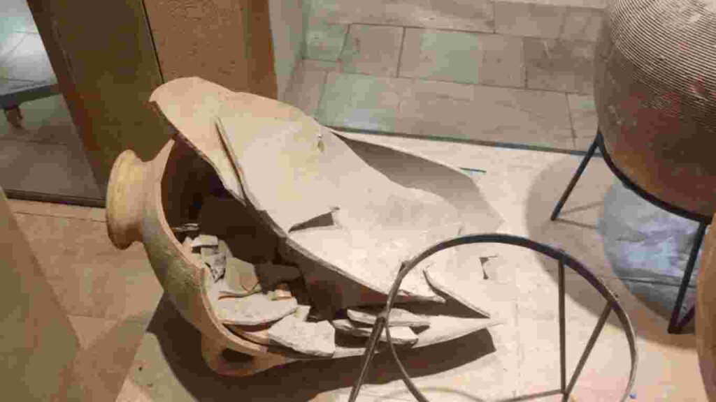 "4-Year-Old Boy Accidentally Breaks 3,500-Year-Old Artefact at Israeli Museum"