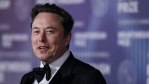 Elon Musk Calls Out Vinod Khosla Over ‘No Plebs Allowed’ Sign at Public Beach