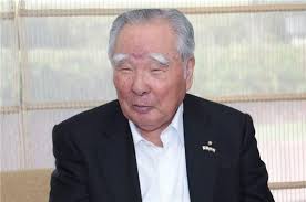 "Osamu Suzuki, Chairman of Suzuki, Passes Away at 94: Reflecting on His Legacy and Achievements"