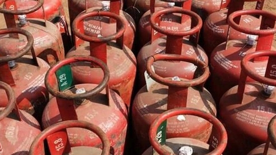 Price of Commercial LPG Cylinder Reduced by ₹24 from June 1; Retail Price Now ₹1,723.50 in Delhi
