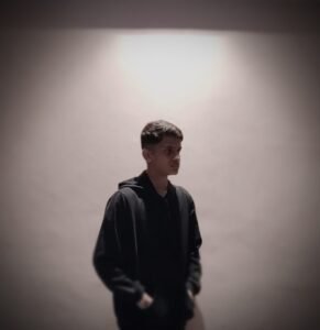 Meet Mayekar: The Young Indian Composer and Songwriter Redefining Early Success in the Digital Era